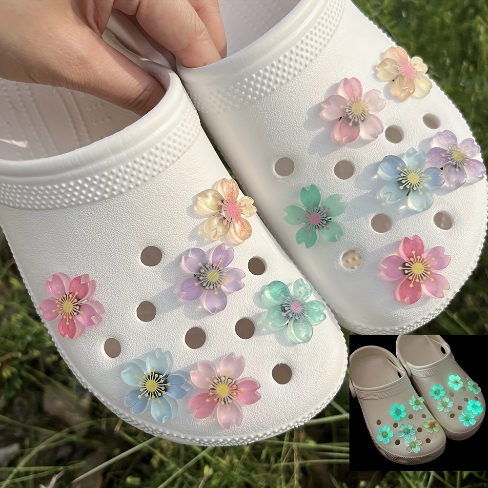  Flower Croc Charms for Girls Women, 2 Pcs Daisy Croc Chains,  DIY Cute Croc Accessories Shoe Decoration Charms for Clog Sandal, Party  Favors Birthday Gifts : Clothing, Shoes & Jewelry