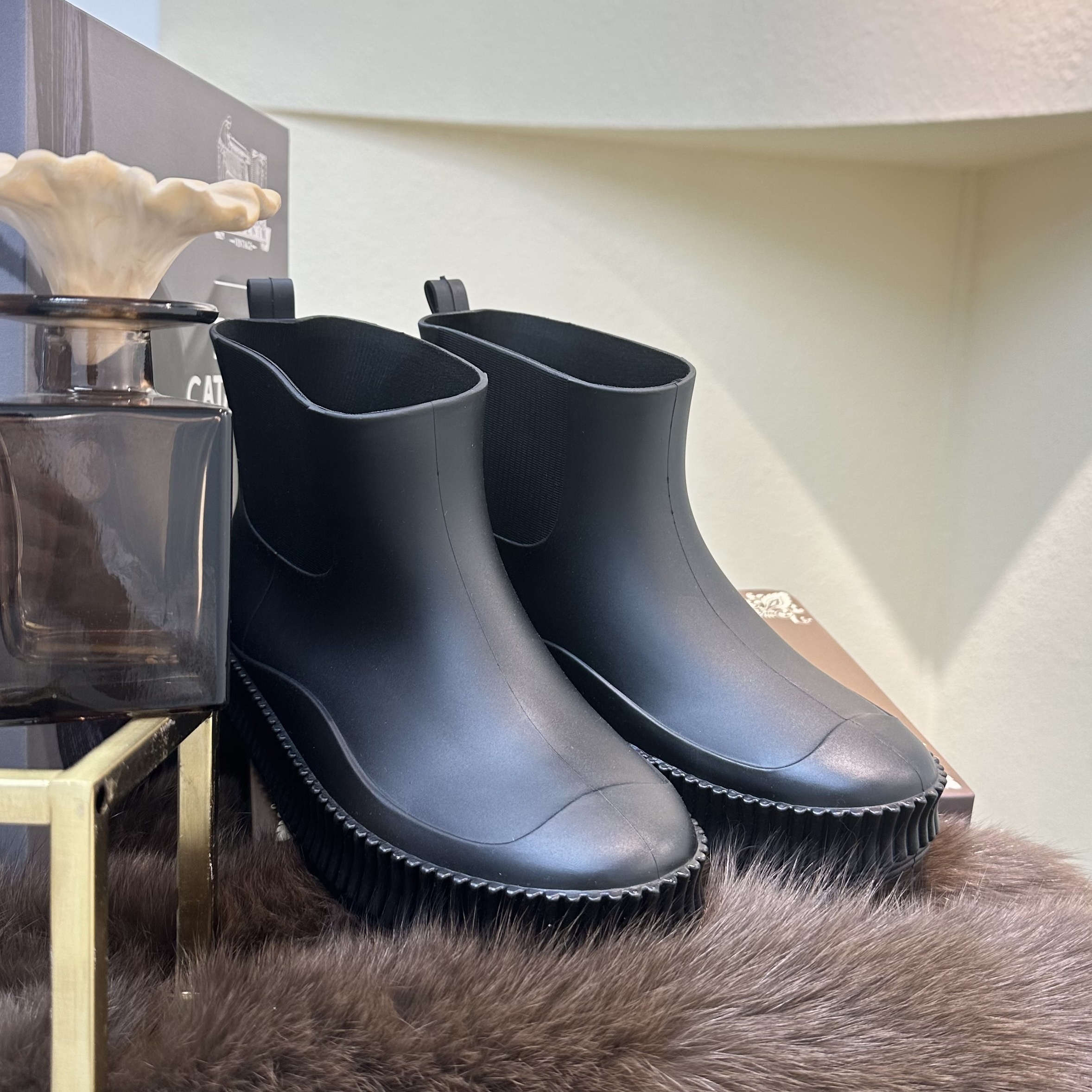 Women's Waterproof And Wear-resistant Medium Tube Rain Boots, Comfortable  Solid Color Non-slip Outdoor Garden Work Rain Boots