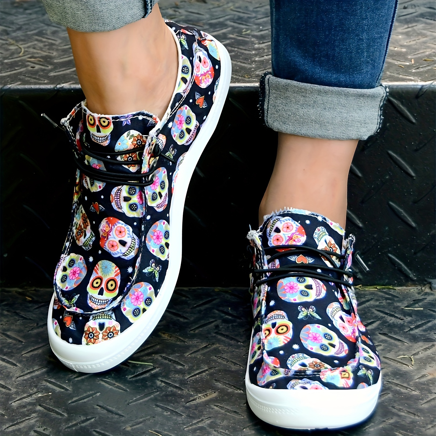 Women's Colorful Skull Pattern Skate Shoes Lightweight Breathable Walking Shoes