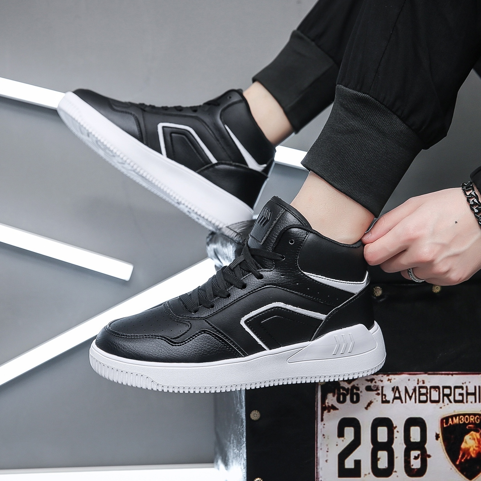 Men's High Top Sneakers Lightweight Non Slip Shoes