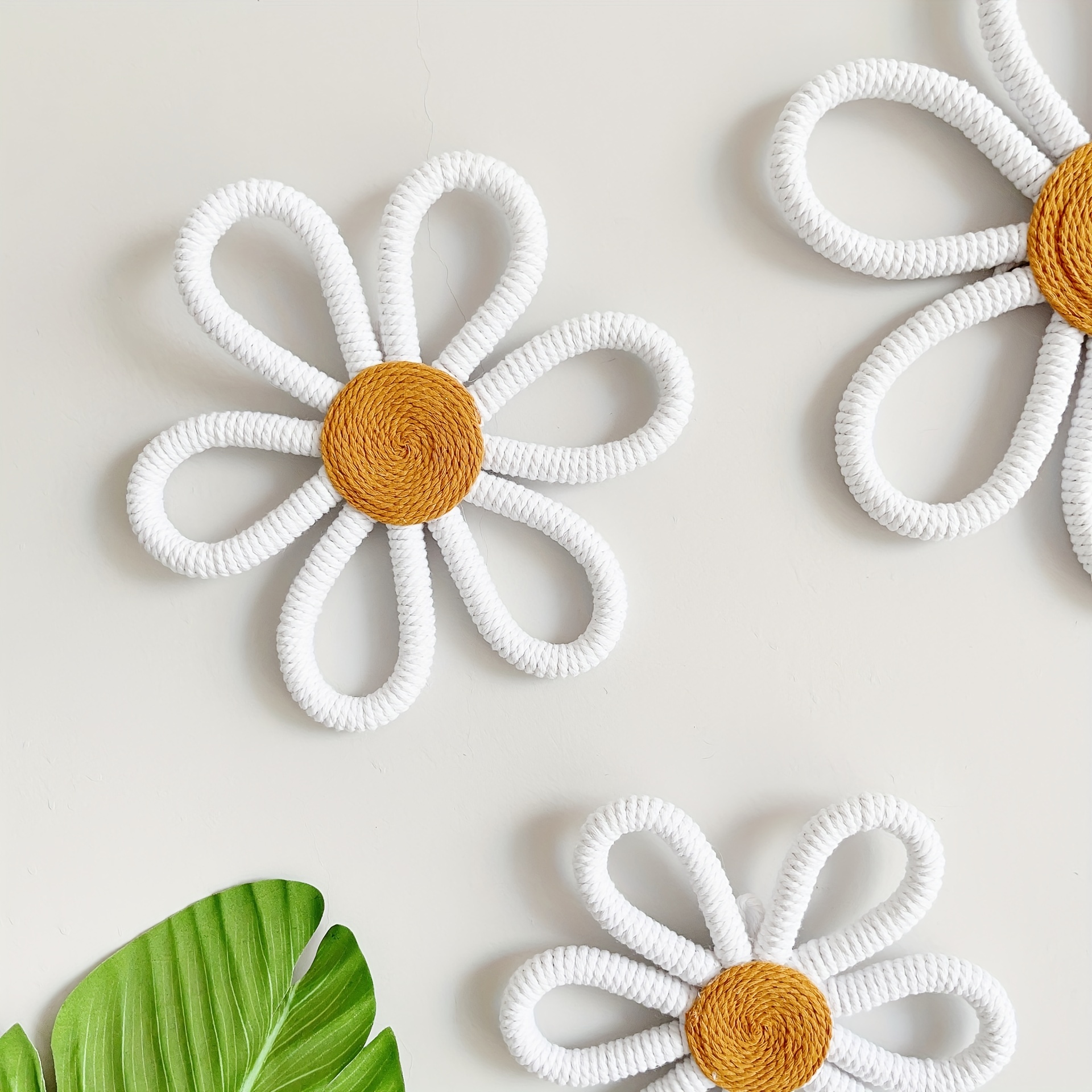 Daisy Garland Felt Flower Banner and Daisy Balloons Aluminum Foil Party  Decorations Boho White Daisy Decor Indoor Outdoor Birthday Baby Shower  Party