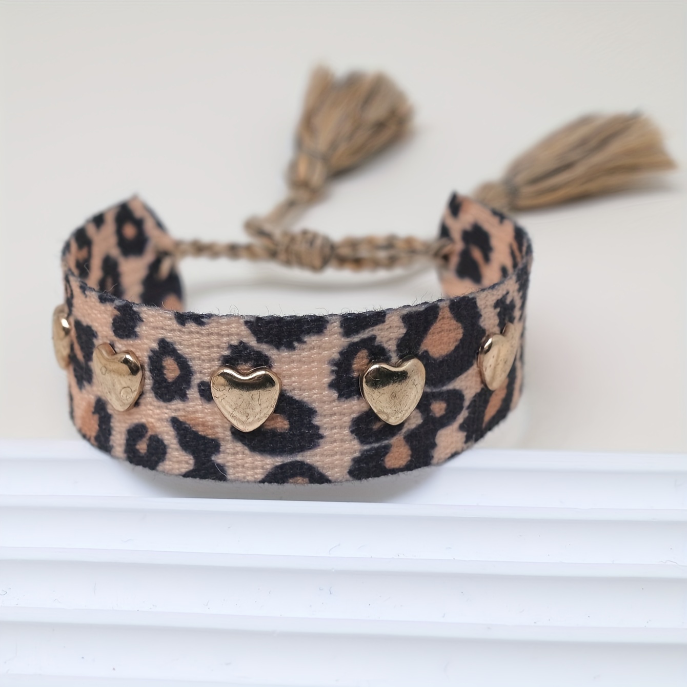 

1pc Creative Leopard Printed Heart-shaped Charm Knit Bracelet