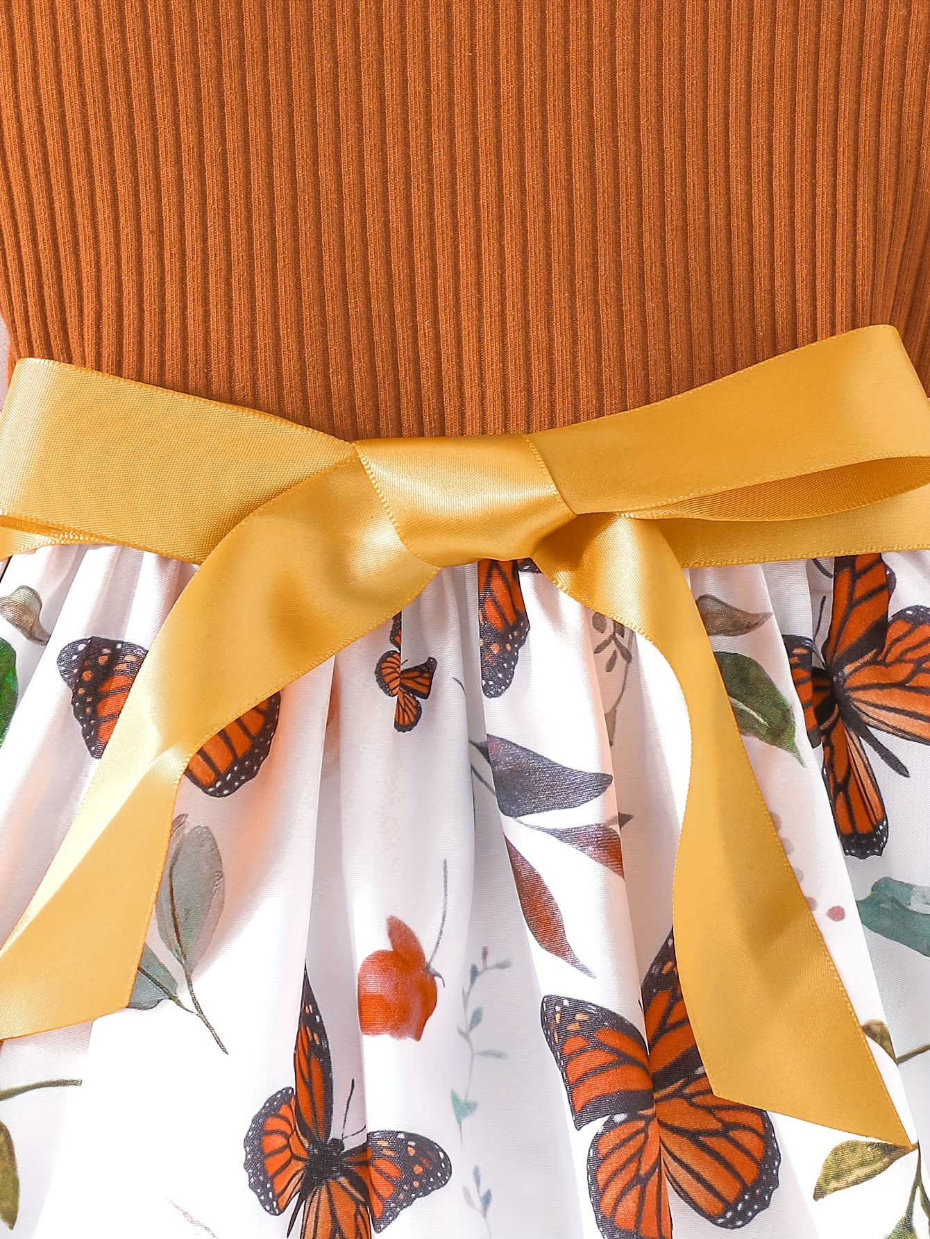 Costume farfalla arancione con dettagli per bambina