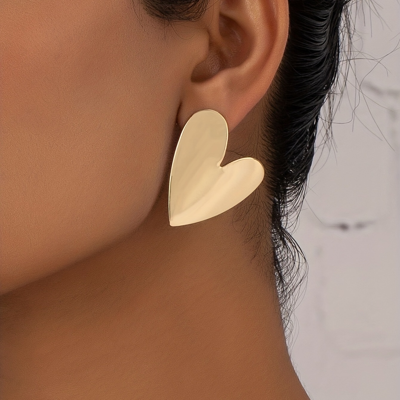 

Golden Glossy Heart Design Stud Earrings Sexy Leisure Style Alloy 18k Gold Plated Jewelry Gift For Lovers