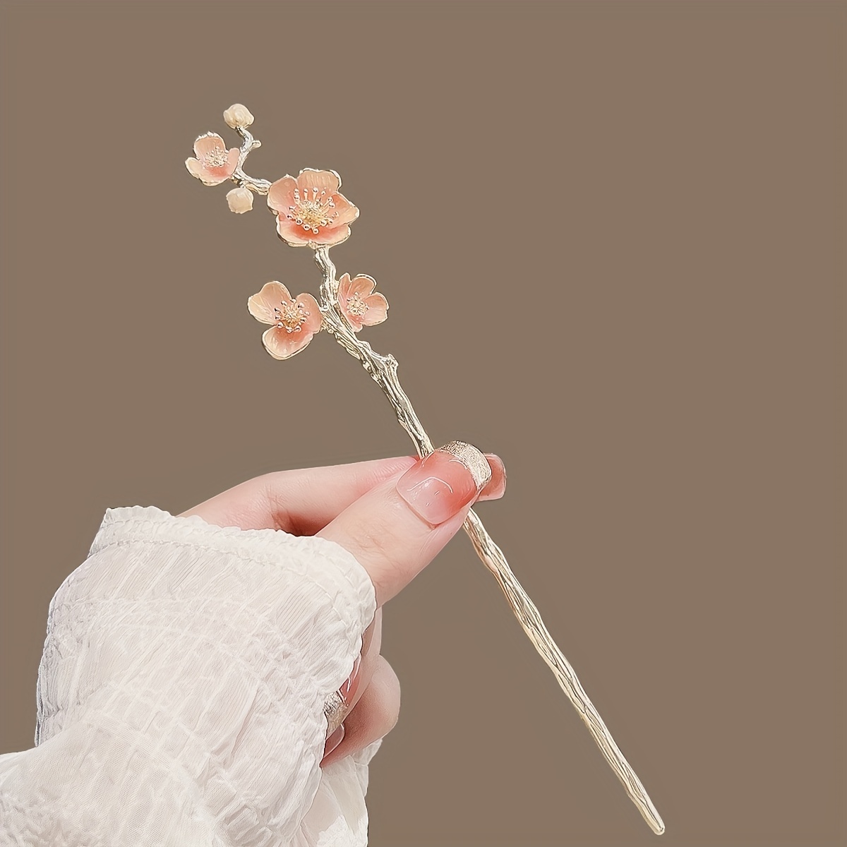 La fiebre por la pinza minimalista en forma de flor para el pelo