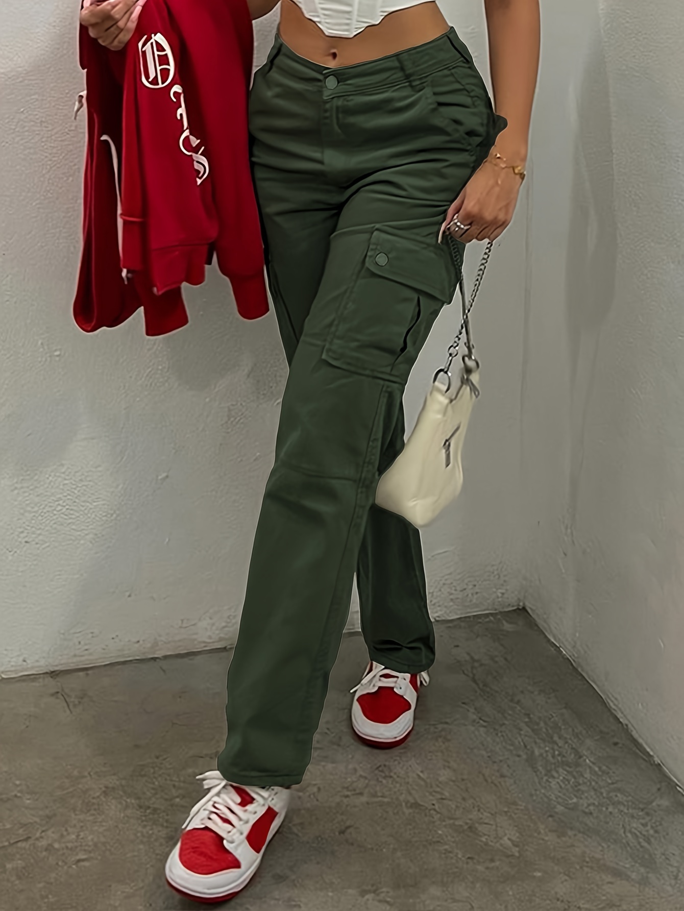 Women's Dark Green Cargo Pants: Straight Leg Design with Pockets