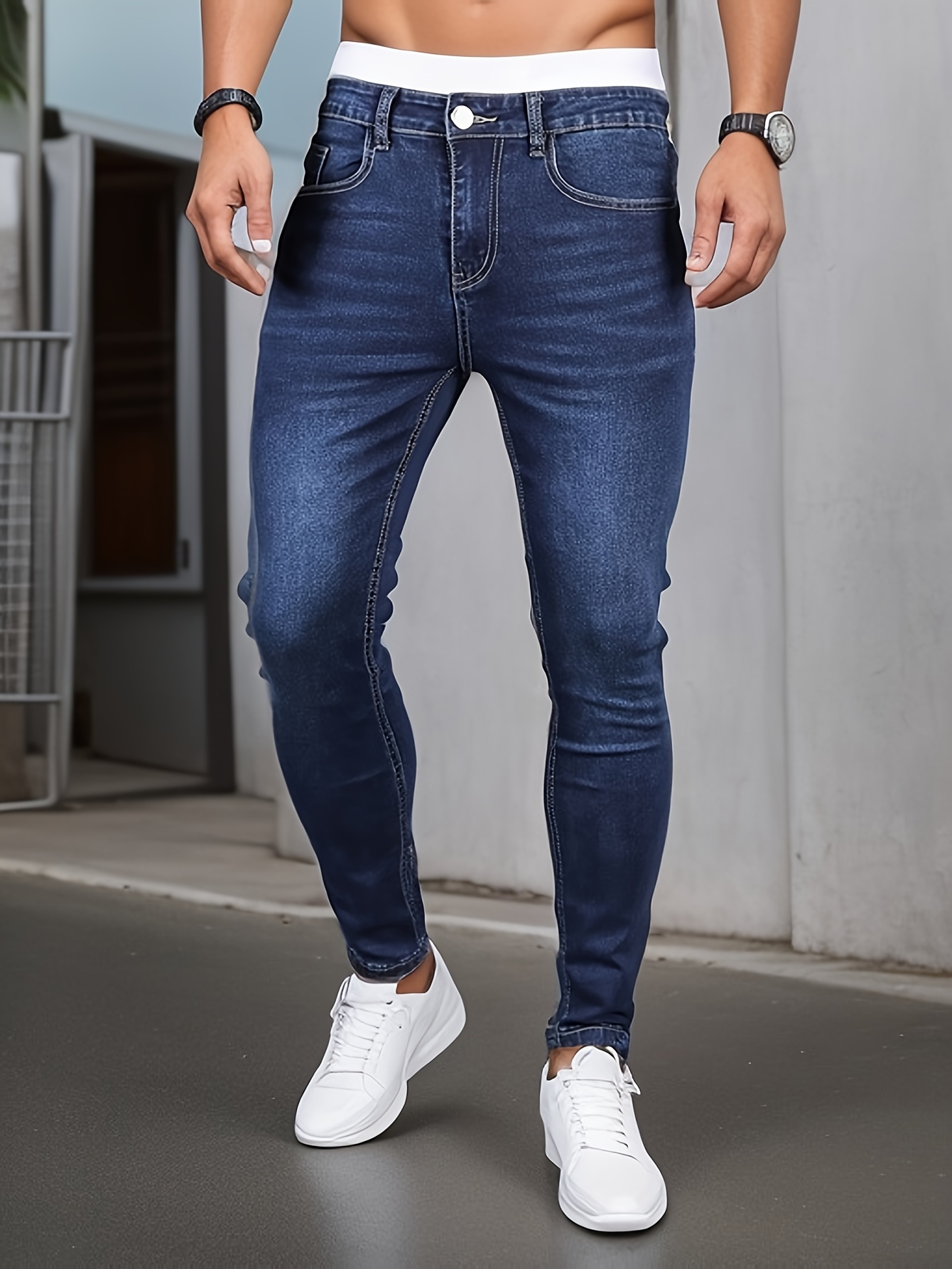 Pantalones de mezclilla/ jeans/ vaqueros pegados/entallados, delgados y  medianamente flexibles. Ropa para hombres.