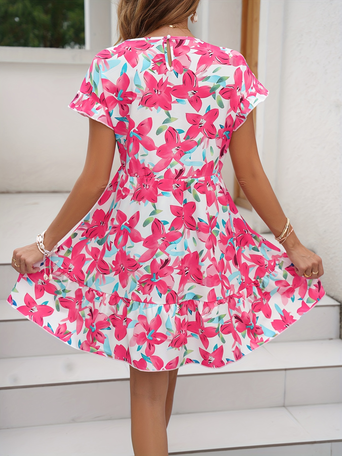 Плаття з квітковим принтом, з круглим вирізом і рюшами на низі, легке короткими рукавами для весни та літа, жіночий одяг