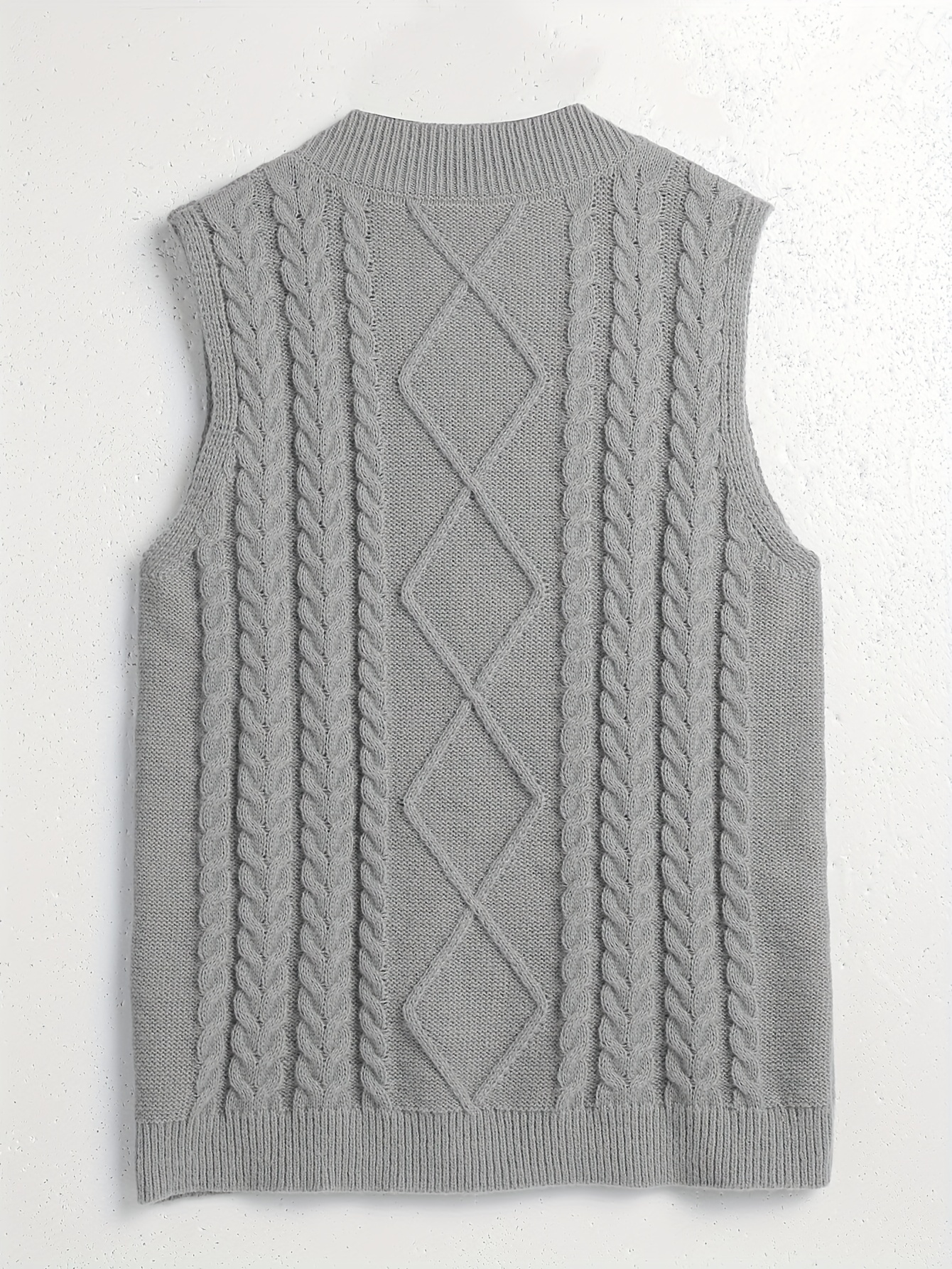 CABLE V NECK KNITTED VEST