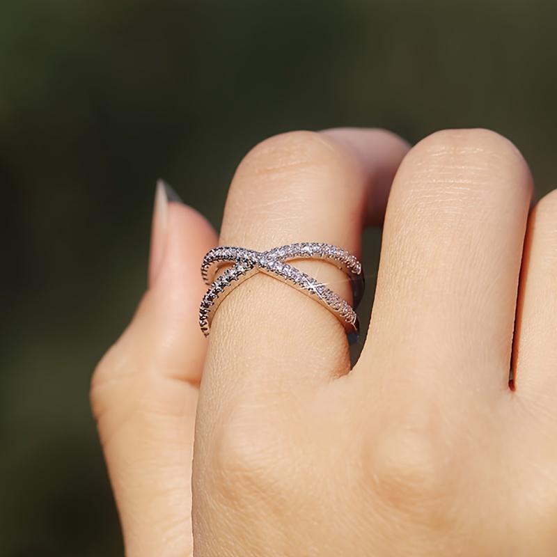 A Stylish And Minimalist Crisscross Ring, an Elegant Promise Ring for  Women, Suitable for Weddings And