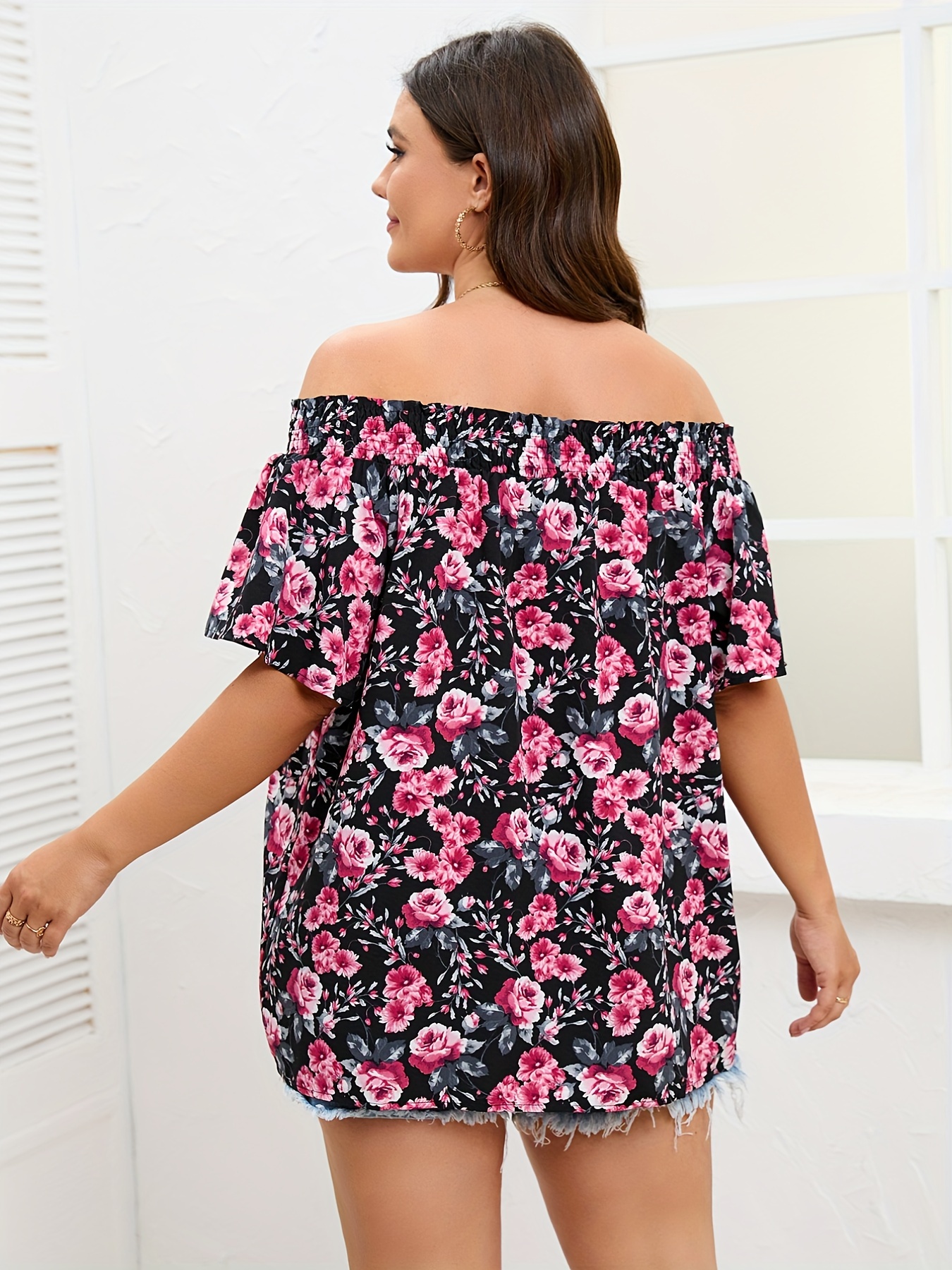 Plus off shoulder floral print shirred top with short sale