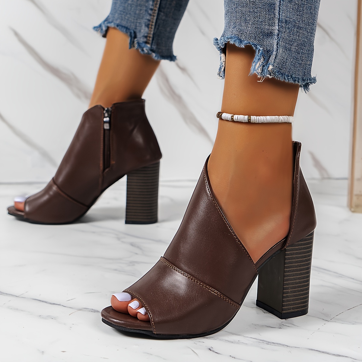 Leather ankle boots with block heel - Women