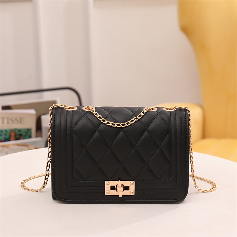 Twist lock best sale quilted chain bag