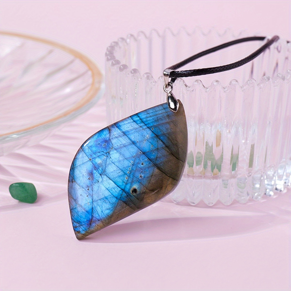 

1pc Natural Gemstone Flowing Blue Light Labradorite Crystal Pendant Leaf Shape Necklace Jewelry Gifts, Luxury Simple Style Banquet Accessories