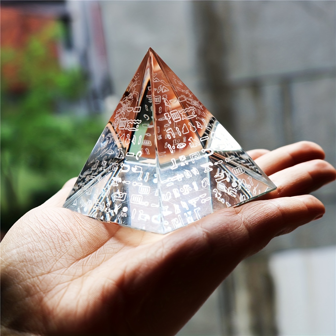 【ほぼ新品】ピラミッド水晶 8インチ (ケース付)