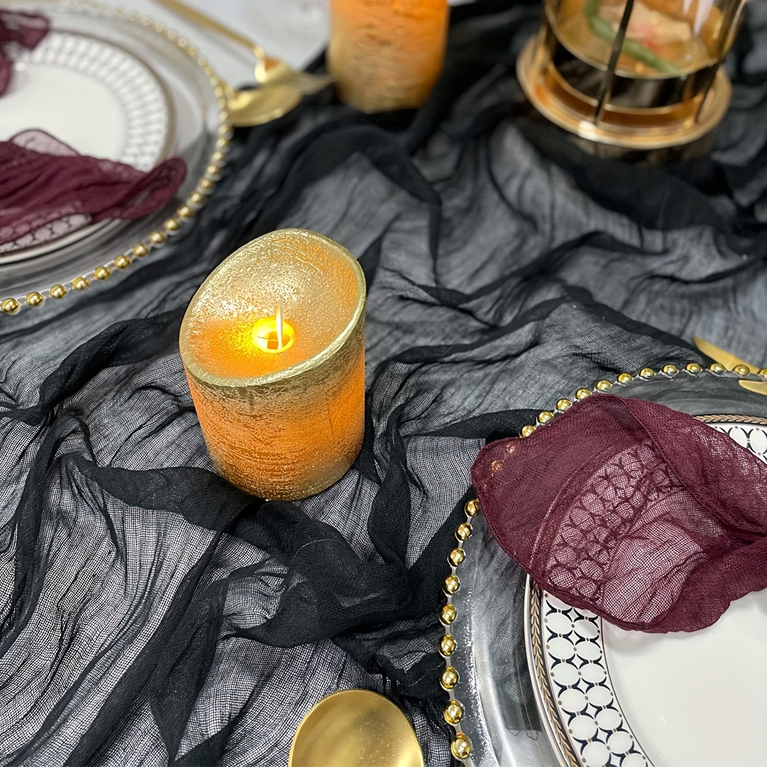 Simple, Elegant Black and Gold Table Decorations