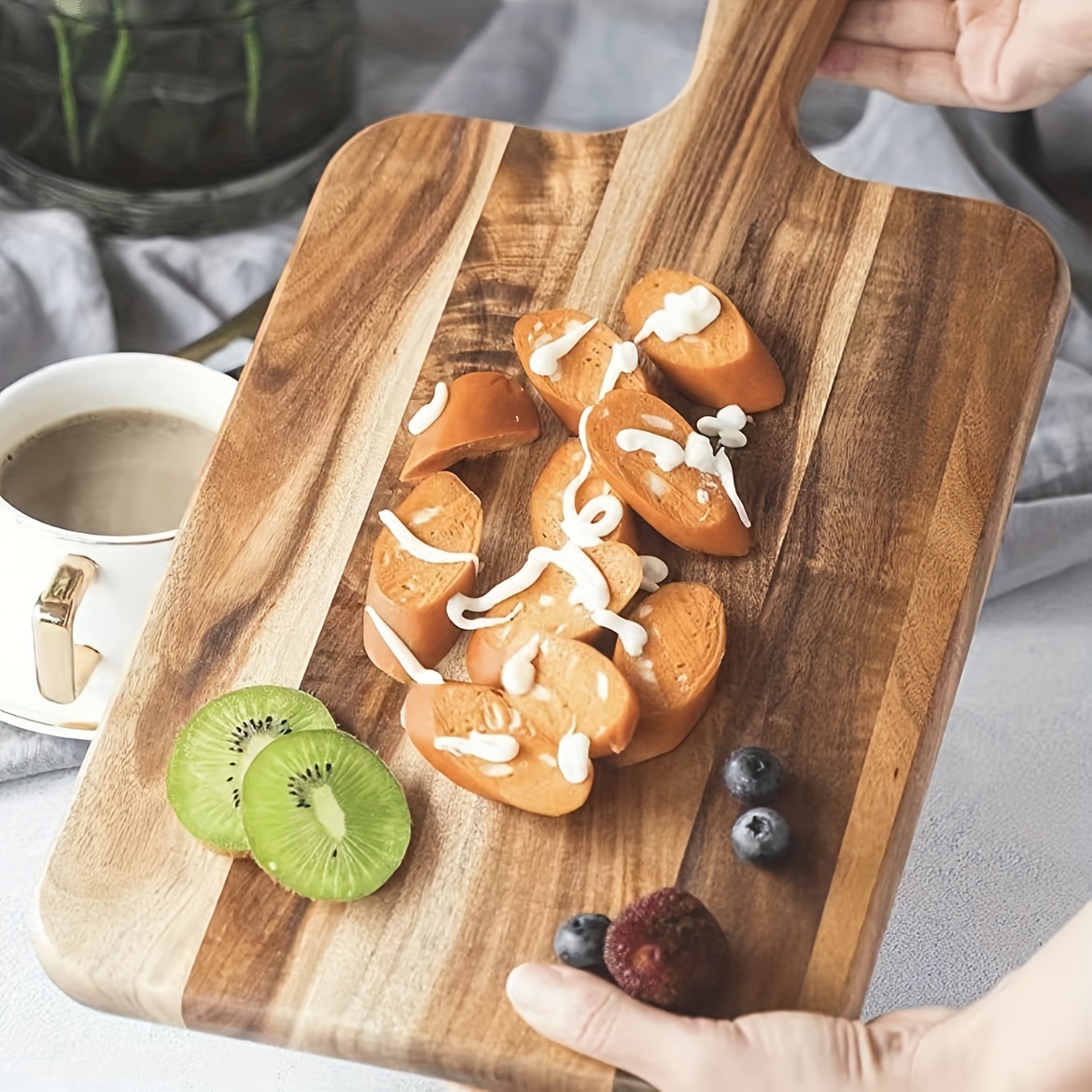 Planche à Découper Avec Des Aliments Gastronomiques Fruits Légumes Et  Fromage