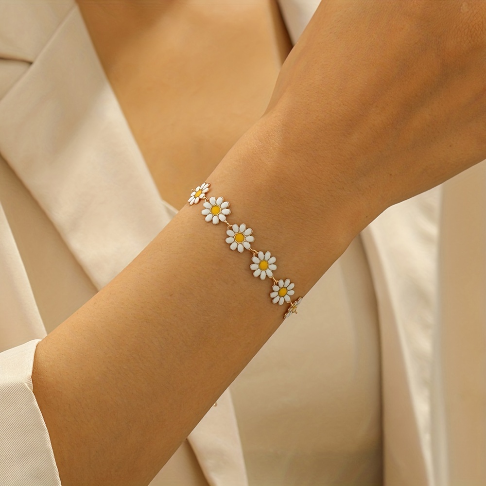 

1 Pc Fresh And Elegant Daisy Flower Decorative Bracelet, Suitable For Girls' Daily Holiday Decoration, Ideal Choice For Gifts