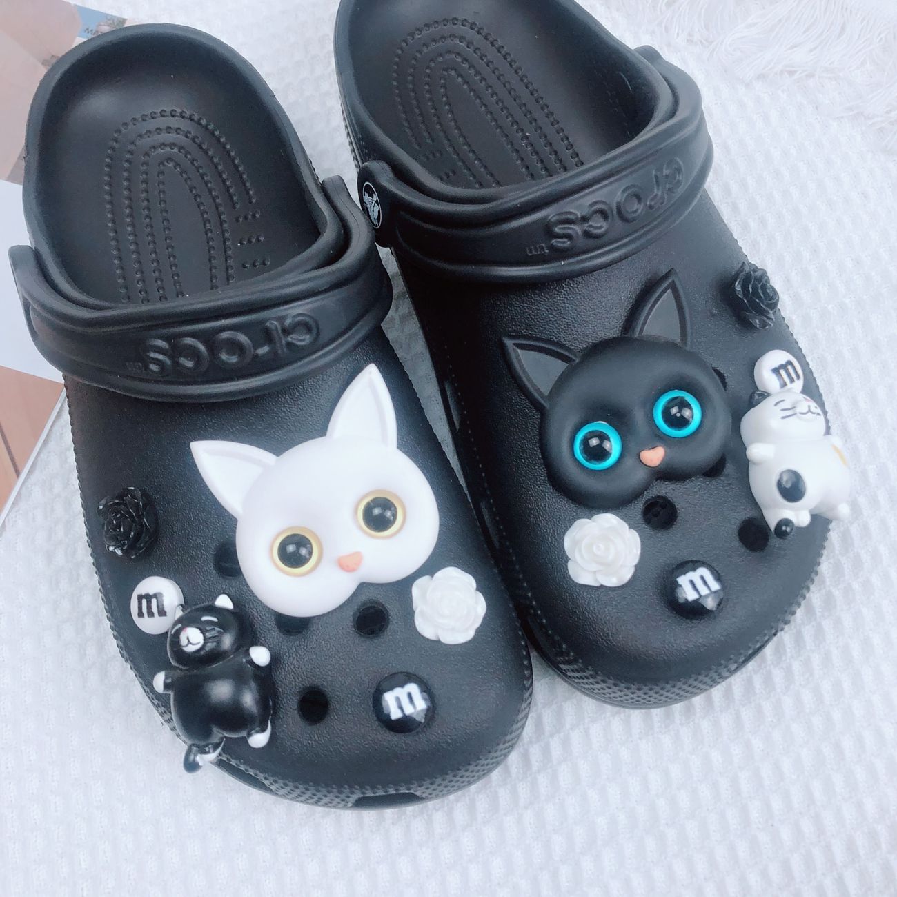 Cute Cartoon Cat Black White Blue Eyes Yellow Eyes M Bean Rose Cave Crocs  Shoes Accessories Good Looking Men And Women Like Gift Shoe Ornaments Three  Dimensional Resin Ornaments | Shop On