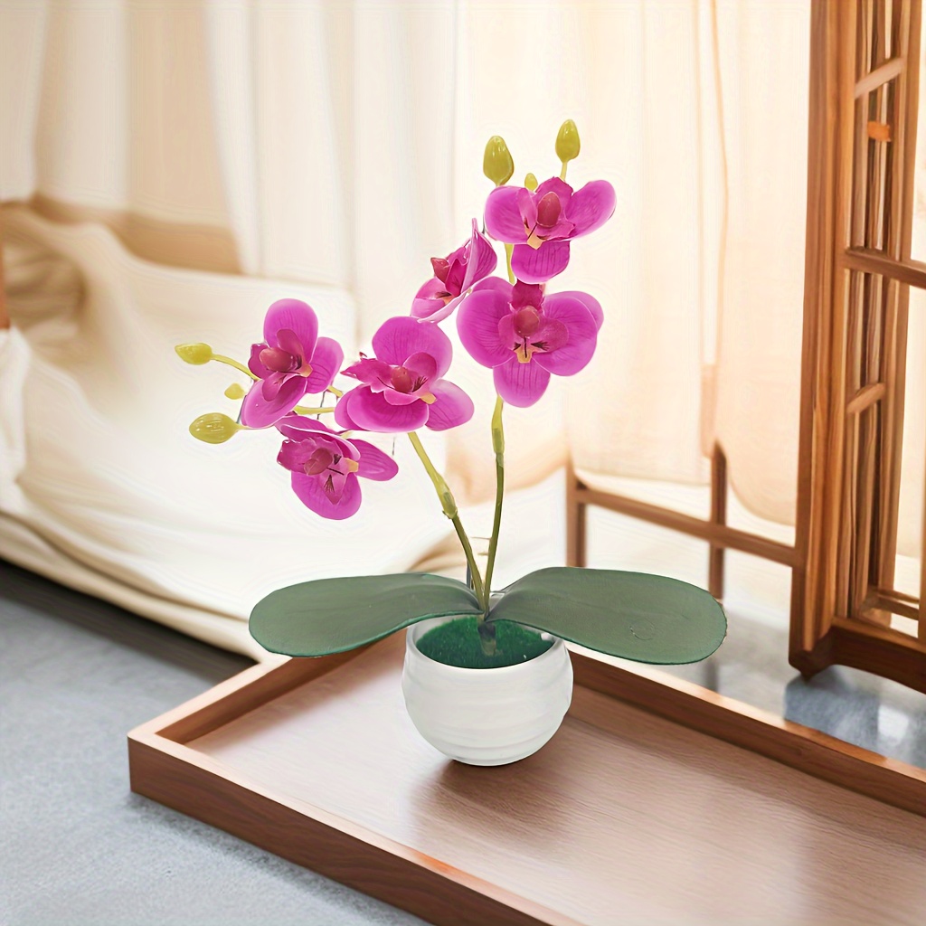 Maison en bois avec orchidées artificielles