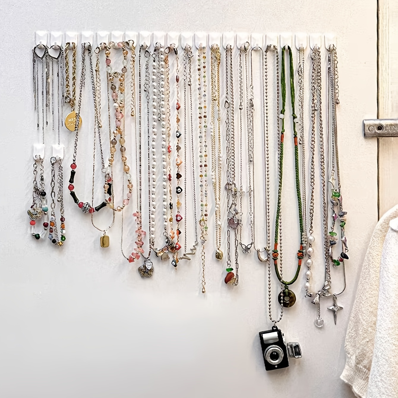 Colgador collares  Diy jewelry display, Jewelry crafts, Jewellery display