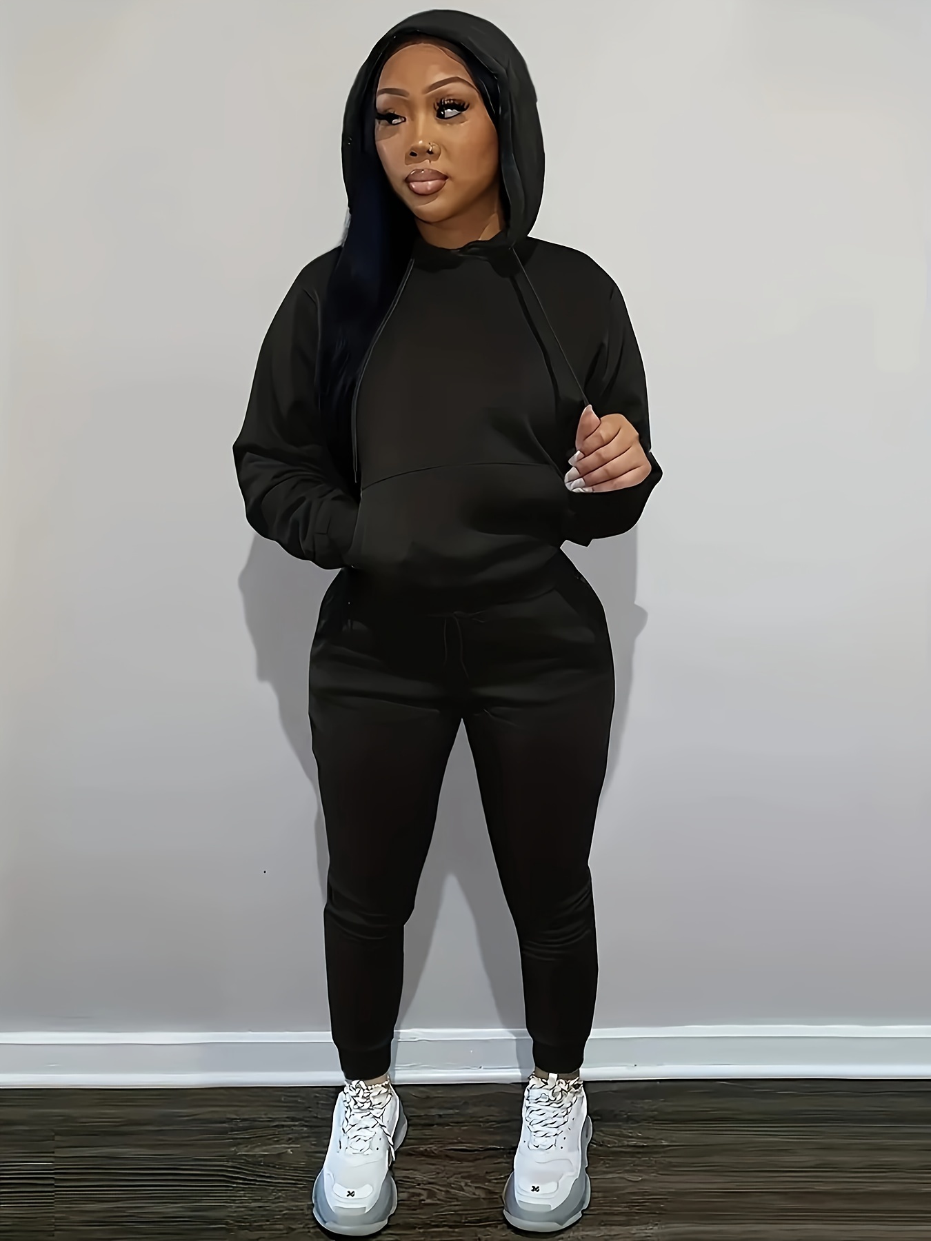 Women's sweatsuit set in black