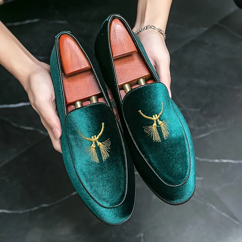 Men's Velvet Loafer Shoes Formal Shoes Fashion Embroidery Slip On Casual  Shoes For Wedding Party - Temu Japan