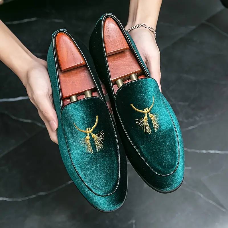 Men's Velvet Loafer Shoes Formal Shoes Fashion Embroidery Slip On