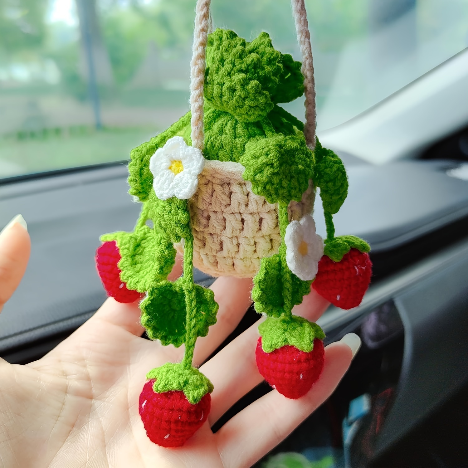 

Hand-crocheted Strawberry Car Pendant Interior Mirror Decorative Pendant Hand-woven Cute Creative Knitting Figure Pendant Car Interior Accessories