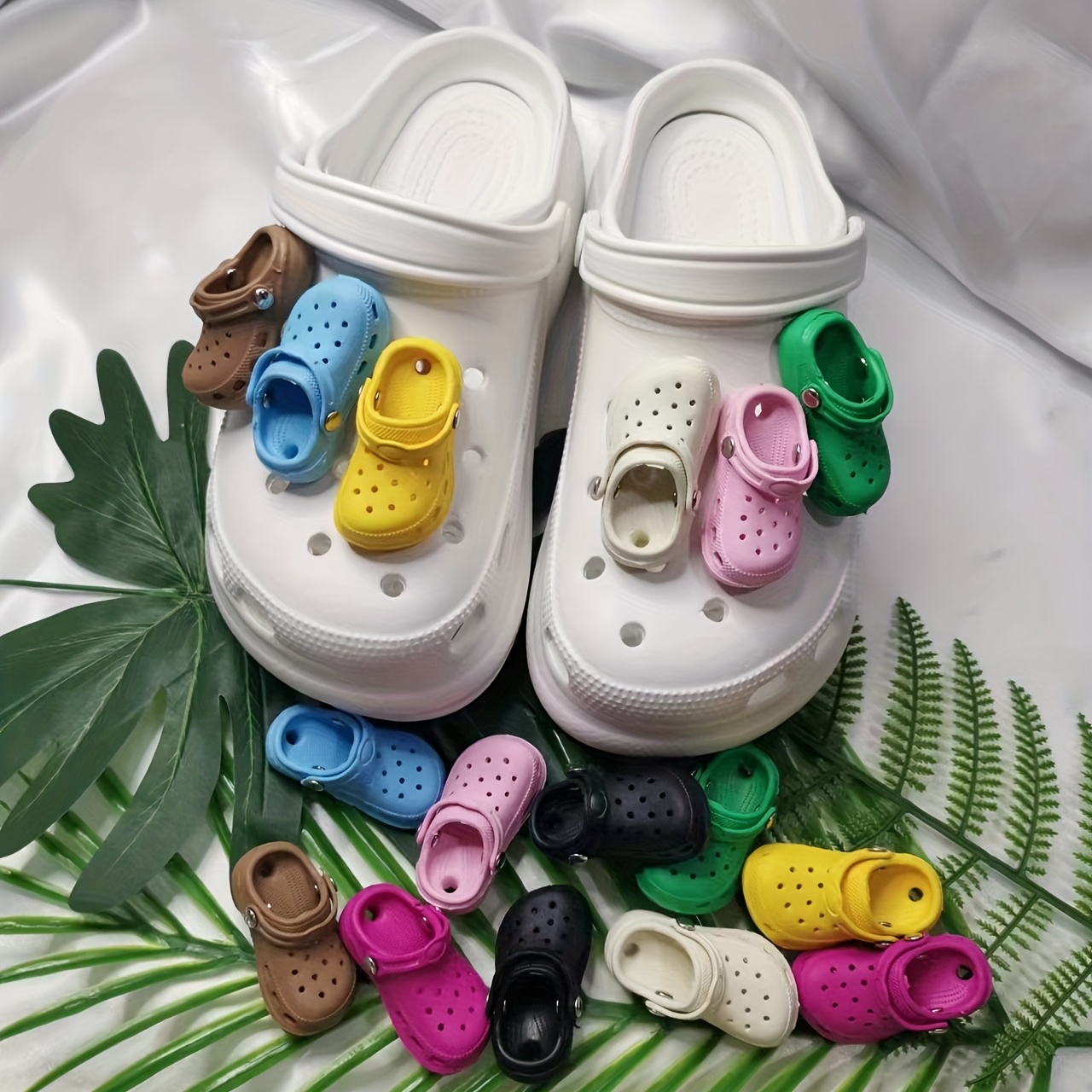 DIY Cute Croc Charms Designer Fashion Brand Cartoon Balloon Dog Shoes Charms  for Crocs Hot Sale