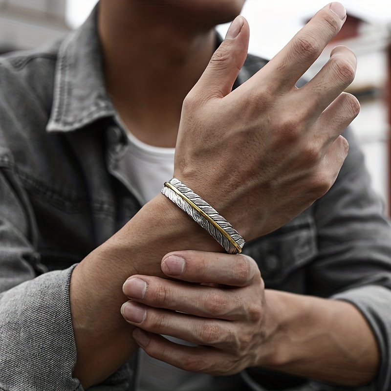 Men's Classic Feather Pattern Bracelet in Two Colors