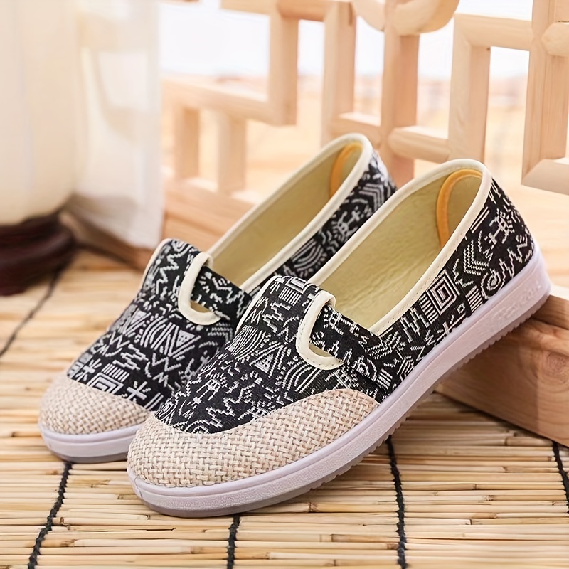 Chinese Old Beijing Women Casual Shoes Embroidered Cloth Shoes