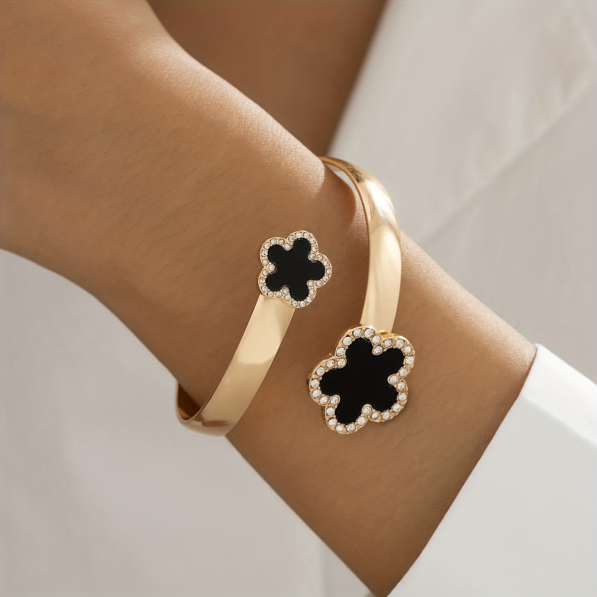 

Lucky Flower Geometric Twisted Cuff Bangle, Plated Elegant Hand Jewelry Ornament