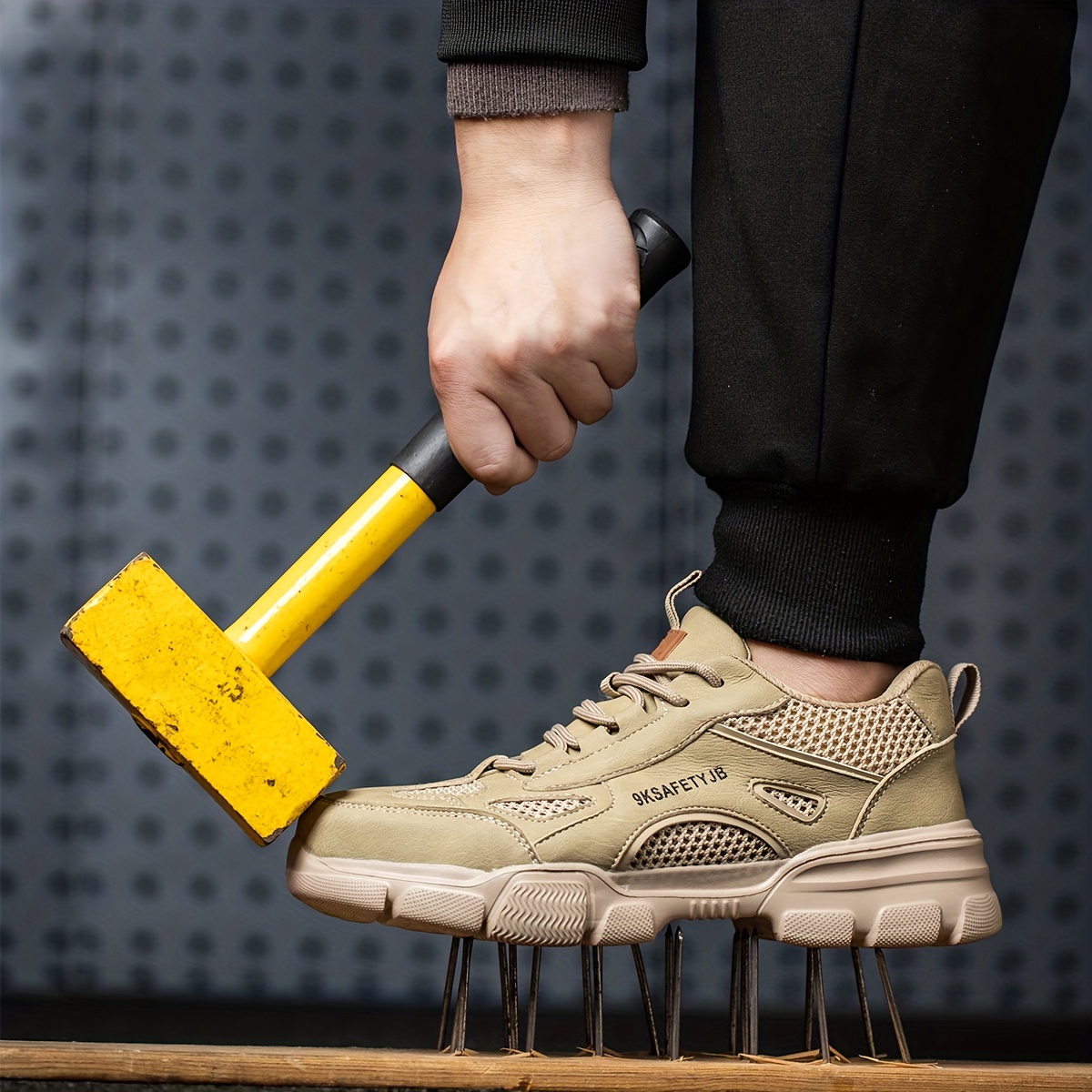 Scarpe Antinfortunistiche Uomo, Scarpe da Lavoro con Punta in Acciaio per  Uomo Donna Scarpe da Lavoro Traspiranti Leggere A Prova di Puntura Scarpe da  Ginnastica Industriali E da Costruzione,Red-39 : : Moda