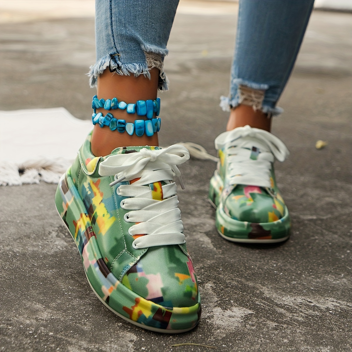 Women's Graffiti Pattern Sneakers Lace Up Outdoor Low Top Walking Shoes