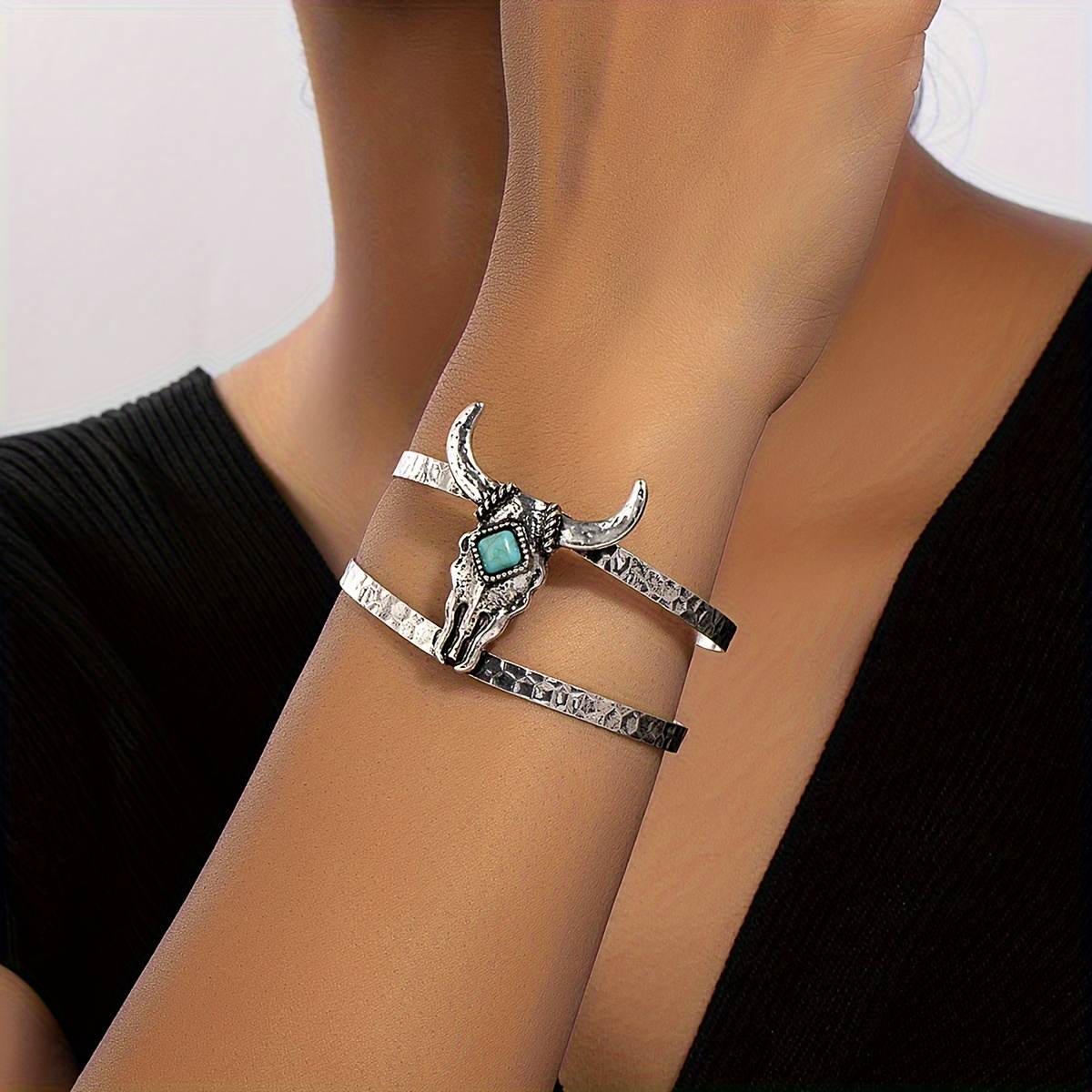 

Western Cow Cattle Head Turquoise Decor Cuff Bangle Bracelet For Women Jewelry Gift