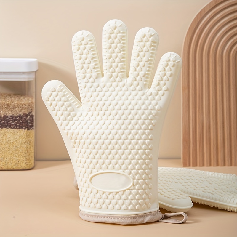 Uso de guantes y agarraderas de cocina