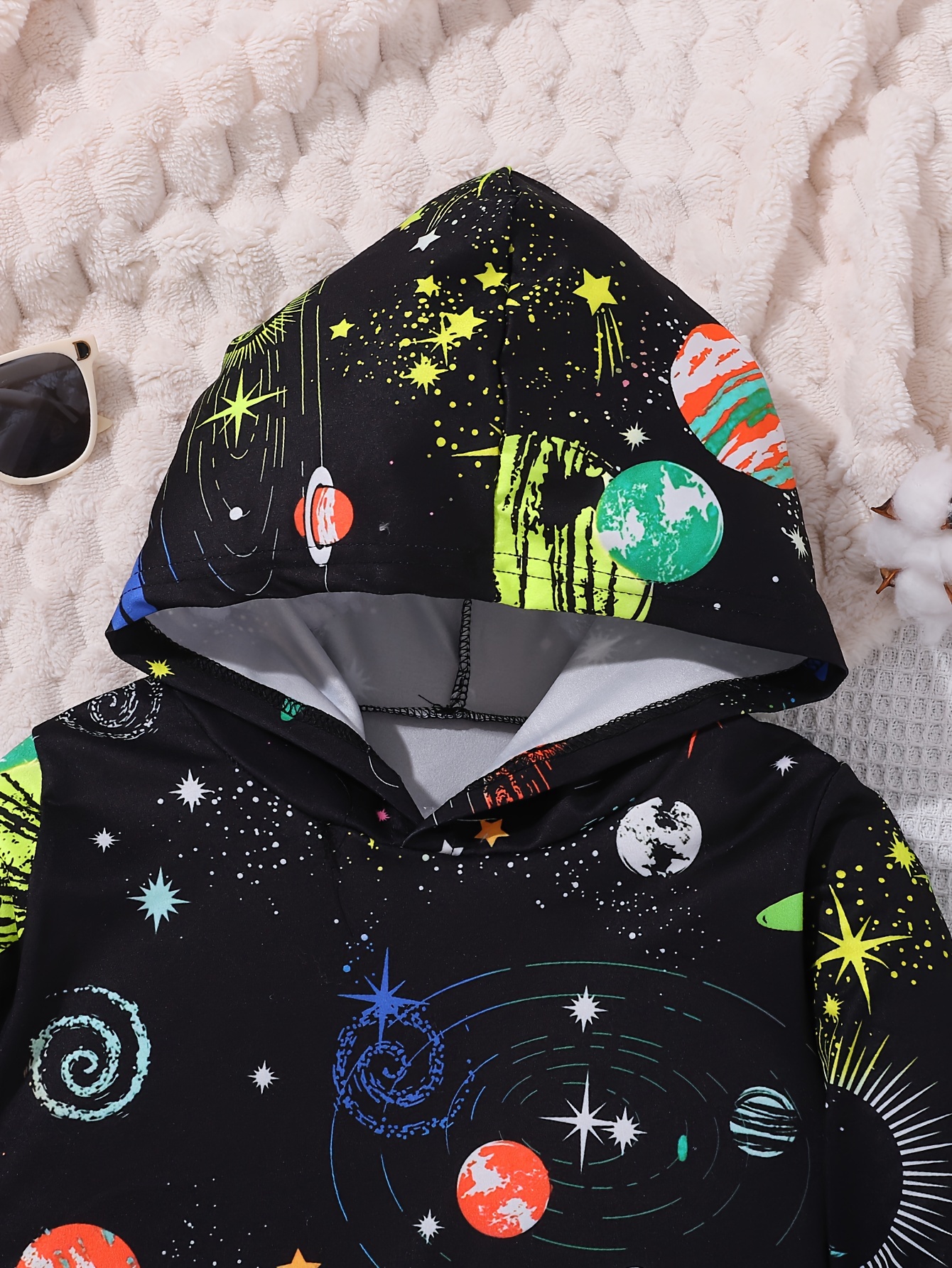 2pcs Boy s Glow in the dark Planets Pattern Outfit Hoodie Pants Set Kid s Clothes For Fall Winter As Gift