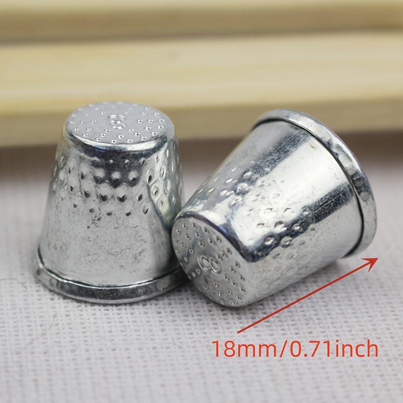 Dedal de Costura de 0,9 pulgadas, Protector de dedos antideslizante de  Metal, patrón clásico, herramientas duras, agujas, Costura de punto de 2,3  cm, 1 unidad - AliExpress