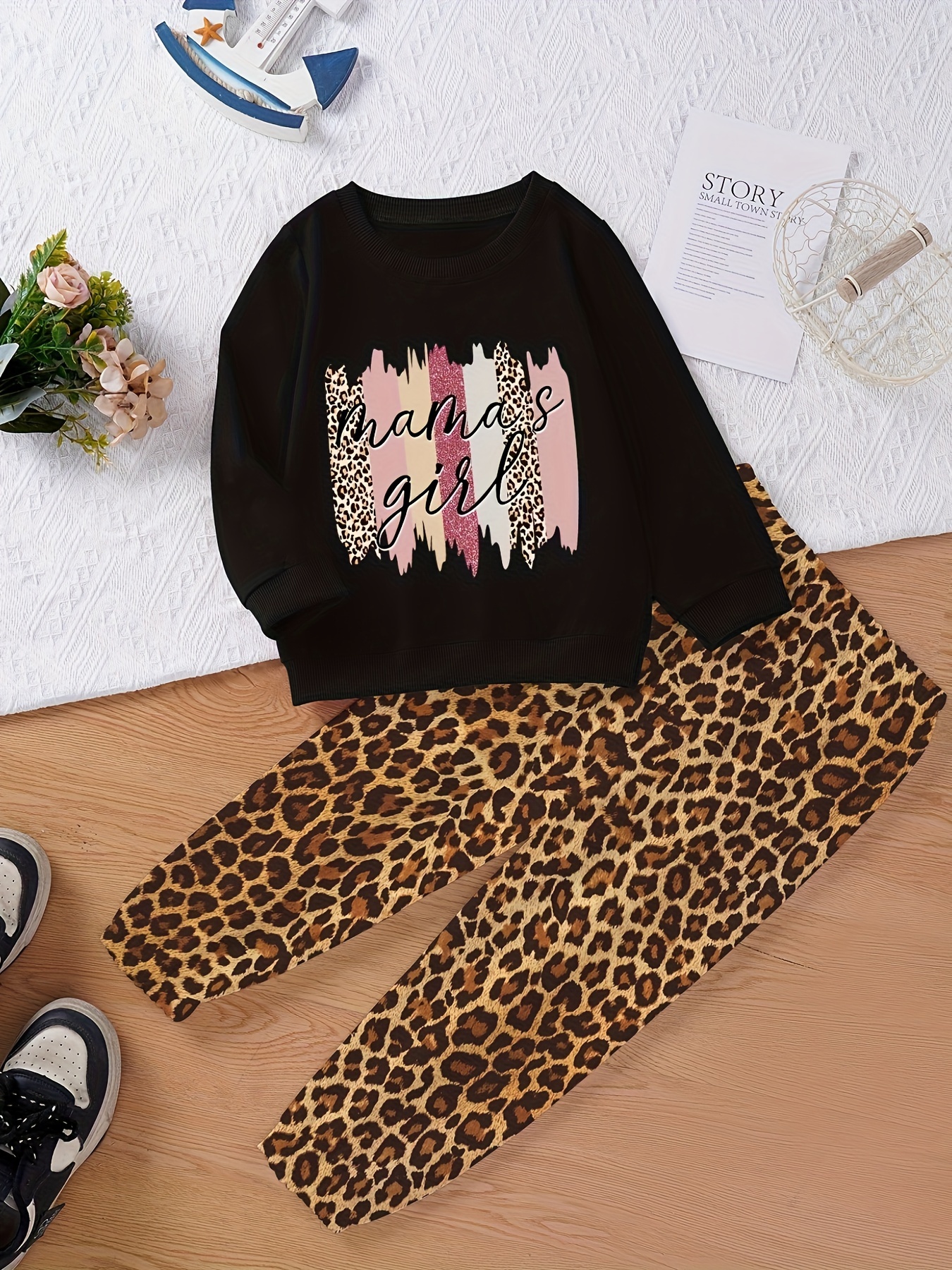 SHEIN Conjunto pullover panel de leopardo con pantalones deportivos
