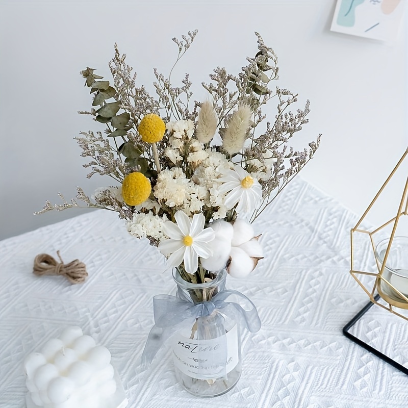 Cape white (natural) dried flowers, Length ± 40 cm, Available per bunch 