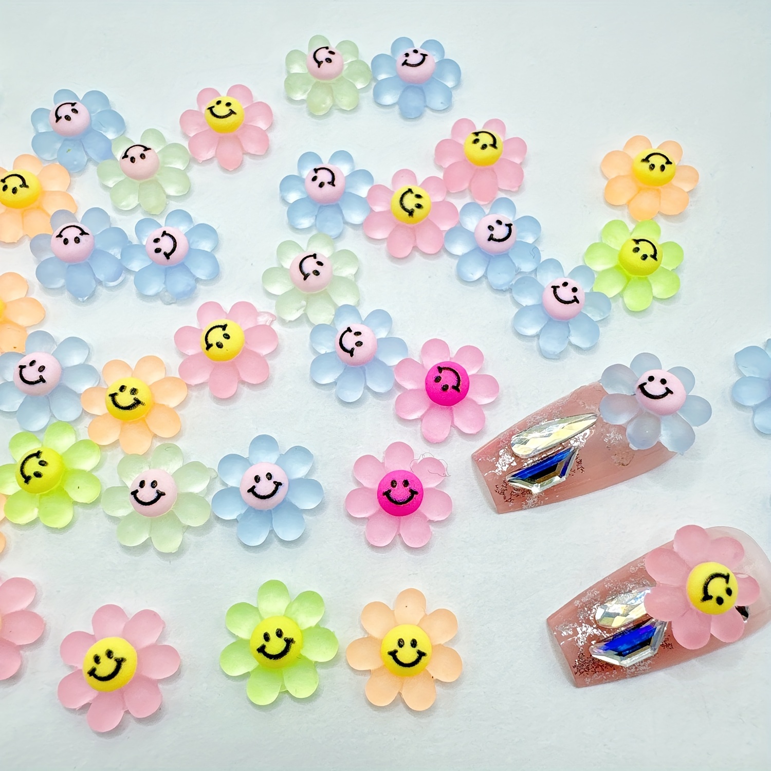 

50pcs Resin Cute Mini Smiling Face Flower Scrapbook Rhinestones 3d Nail Charms For Women Girls Nail Charms Manicure Decorations Jewelry Accessories