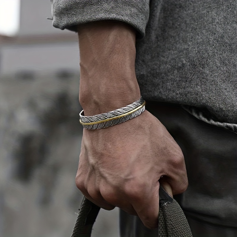 Men's Classic Feather Pattern Bracelet in Two Colors