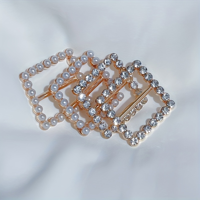 Women's Corner Hem Tie Brooch