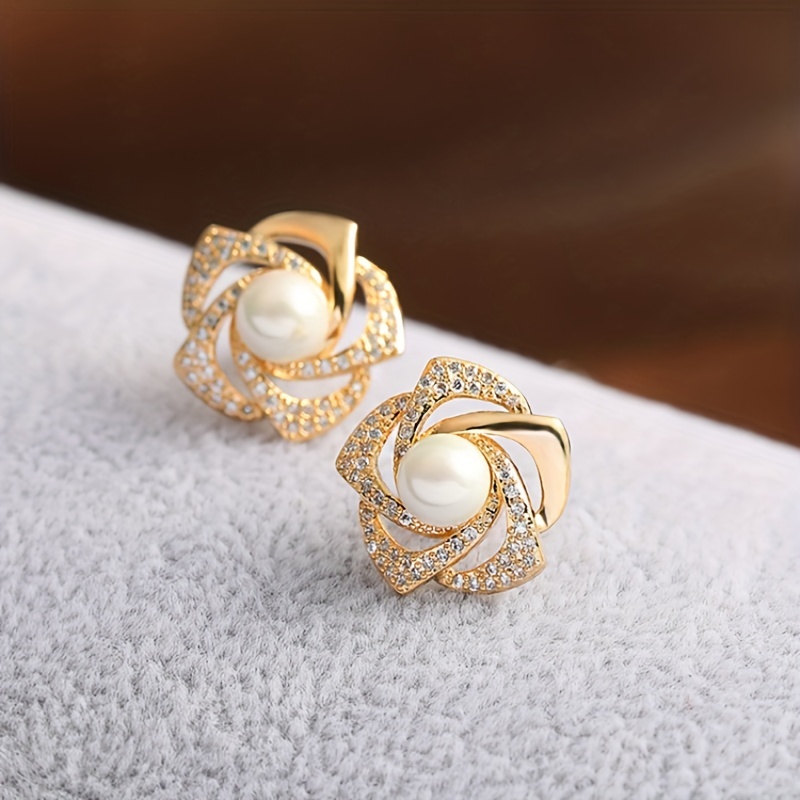 Delicate Vintage Rose Flower Rhinestone Stud Earrings