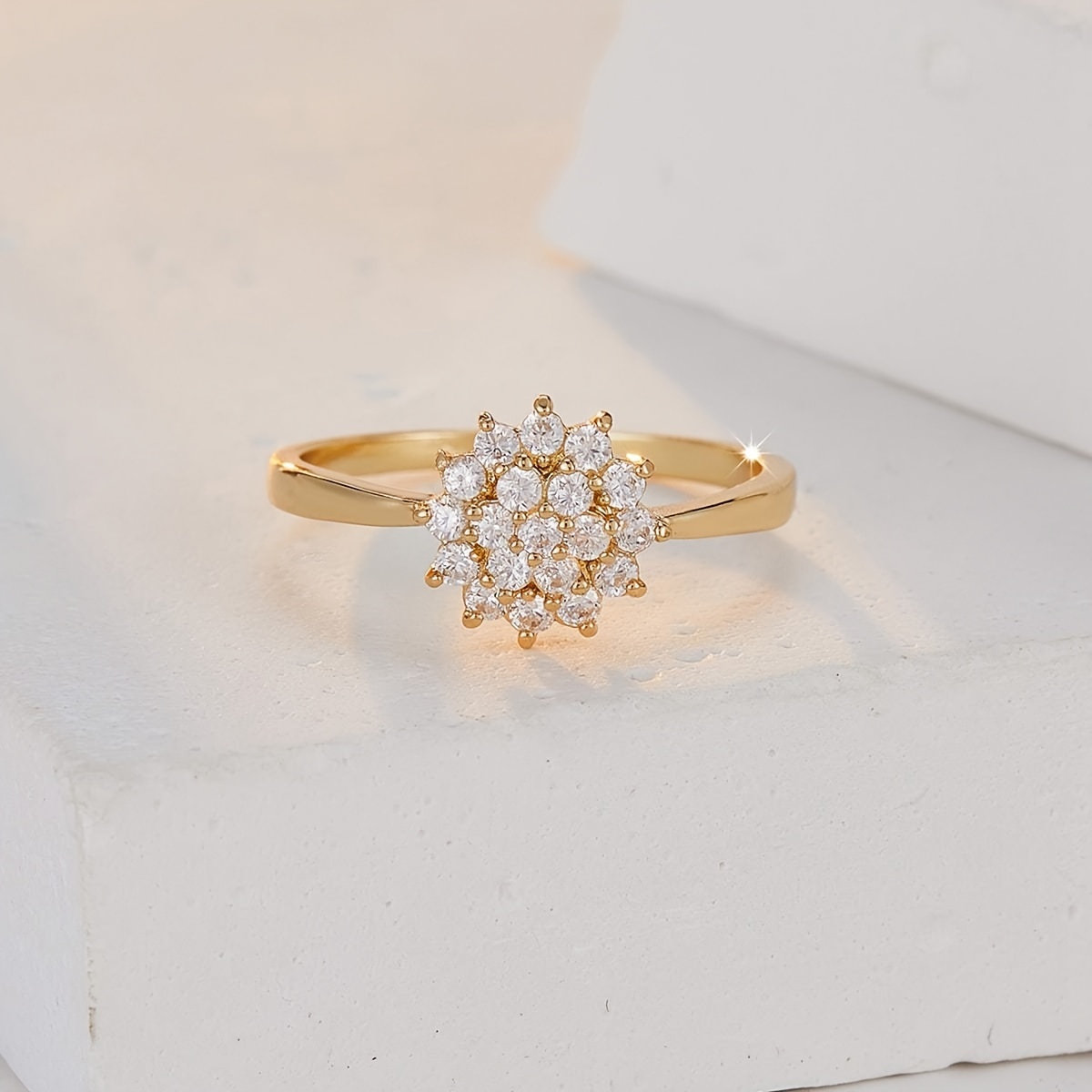 A Flower Design Copper Micro-Inlaid Synthetic Zirconia Wedding Wedding Ring