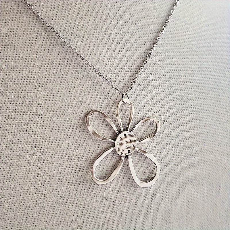 

Silvery Hollow Flower Shape Pendant Necklace, Bohemian Simple Jewelry Party Gift