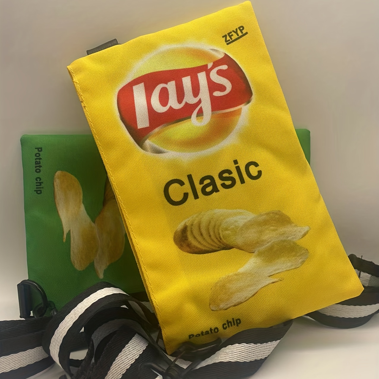 Pinzas cierra bolsas con forma de patatas fritas. Curiosite