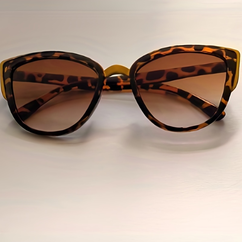 Classic Leopard Cat Eye Sunglasses for Women, Gradient Vintage Eyewear