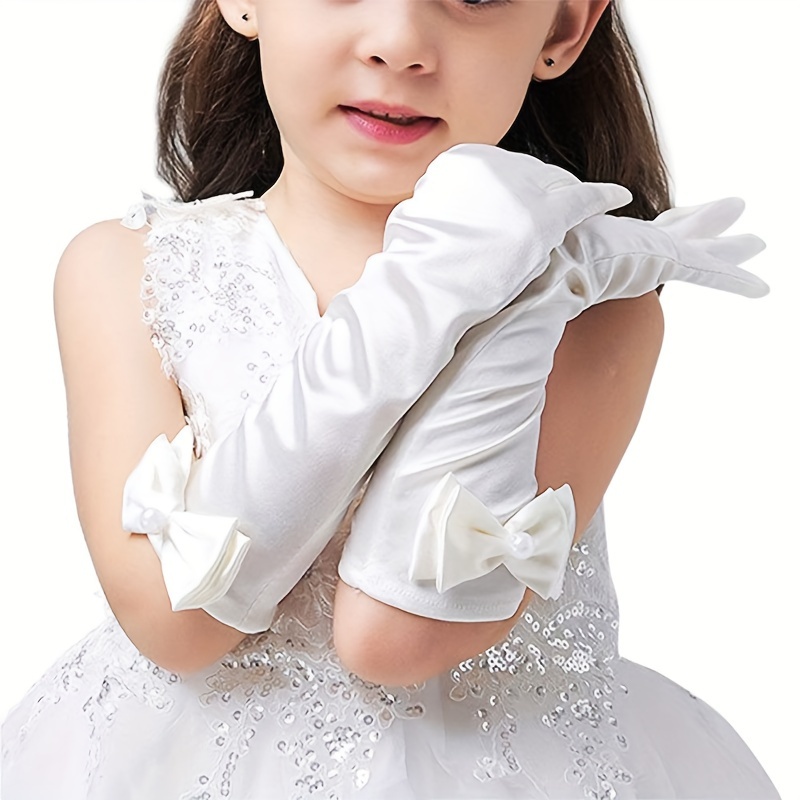 Niña Elegante En El Vestido Y Los Guantes Blancos Imagen de archivo -  Imagen de lindo, retrato: 39050843